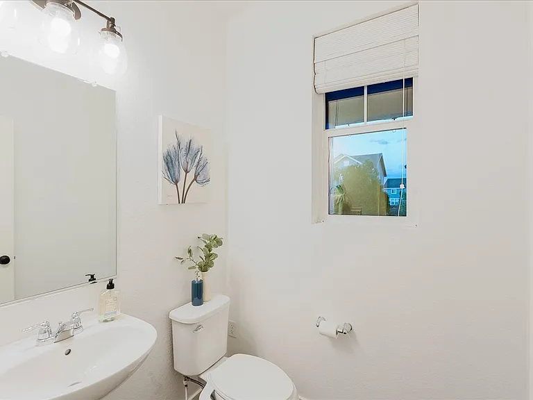 2225 Lombardy St — Photo 13