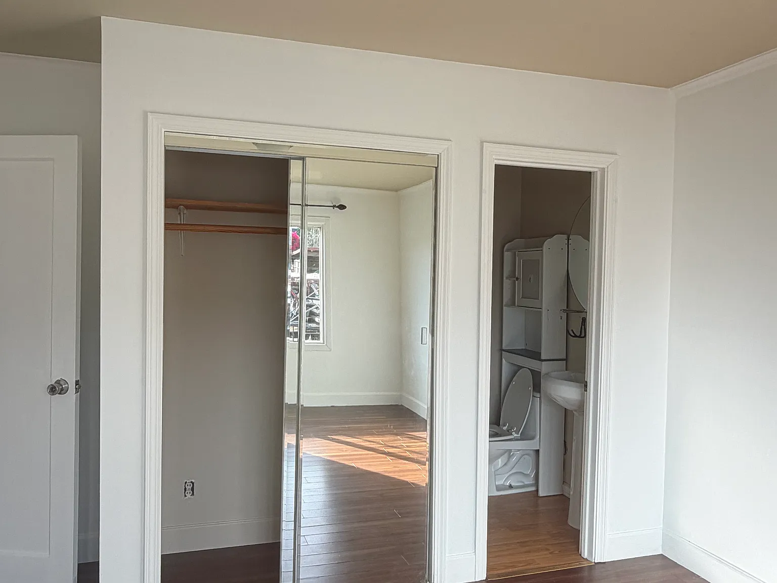 3 bed, 1.5 bath, 1300 sqft, $4,200 — Photo 4