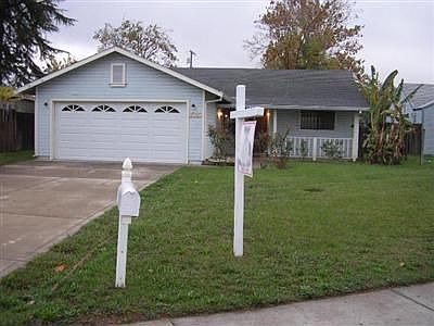 2nd image of 1010 Carmelita Ave
