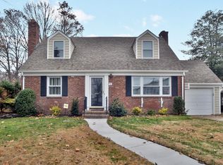 4 Meadow St, Garden City, NY 11530