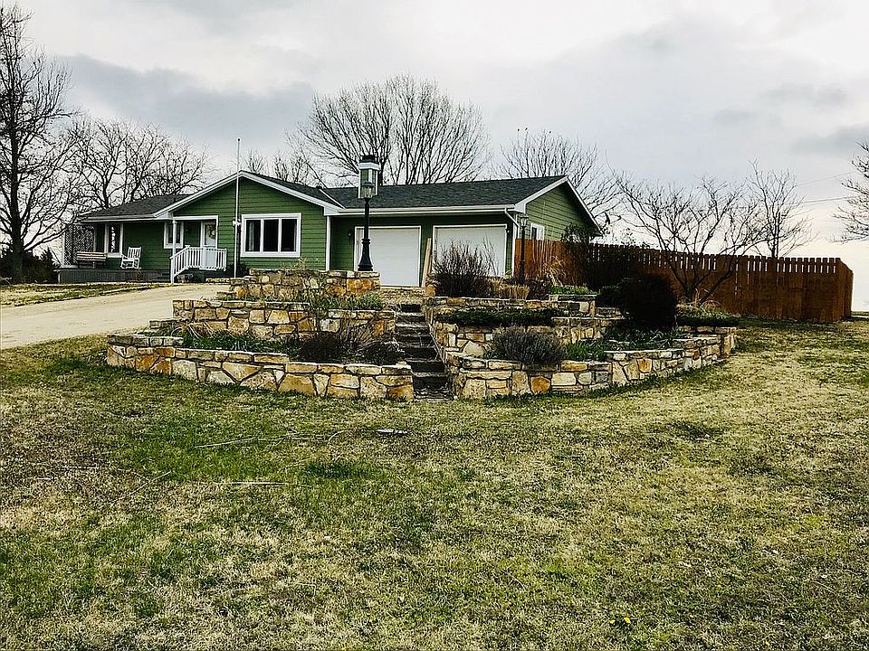 1st image of 931 1890th Dr