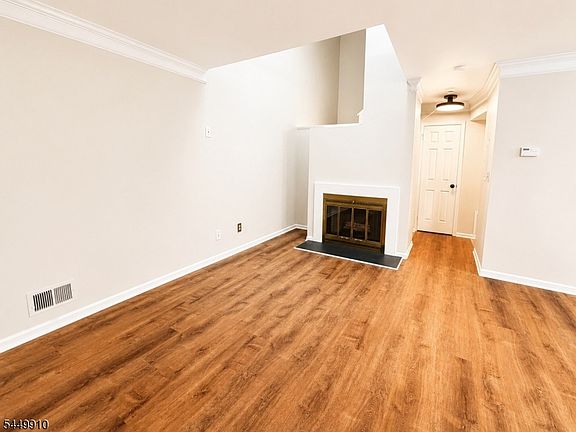 4th image of 14 Stevens Ct