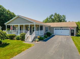 5 Goldenrod Way, North Hampton, NH 03862