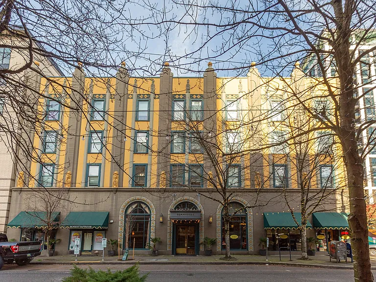 The Commodore Apartments — Photo 8