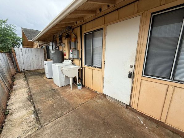 1231 Hooli Cir