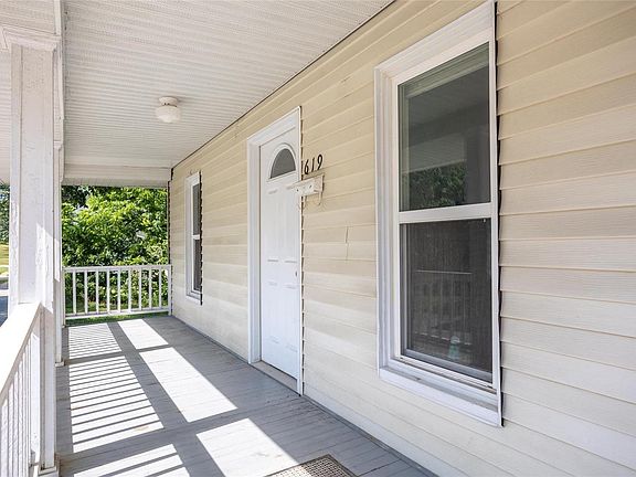 5th image of 619 Lakeview Dr
