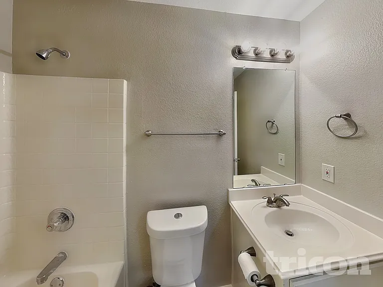 1584 Sandhurst Dr — Photo 15