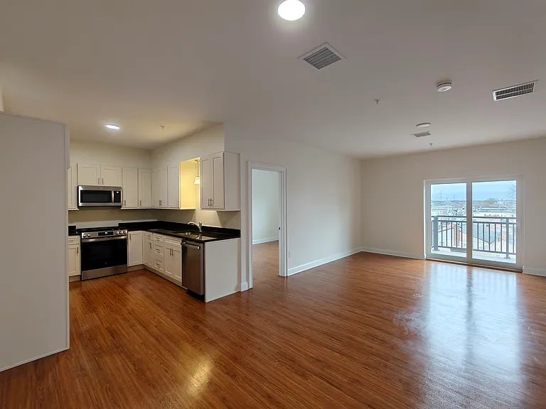 10 Franklin Ave #201 — Photo 1