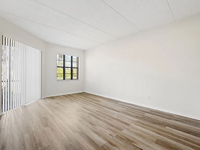 121 Lindsay Ln — Photo 15