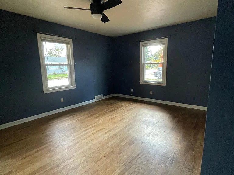 Large bedroom #1
