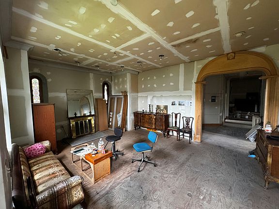 8th image of 1021 Richmont St