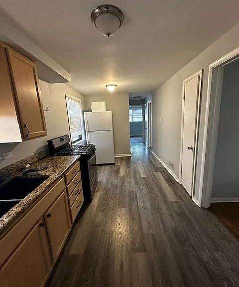 8635 S Burnham Ave — Photo 2