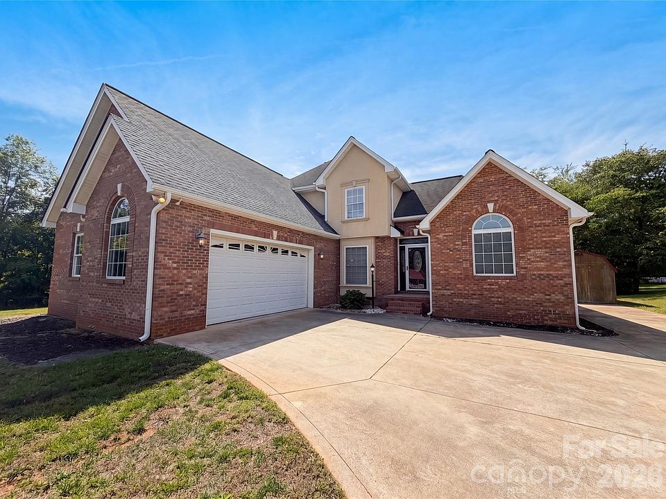 1st image of 106 Woodfield Ln
