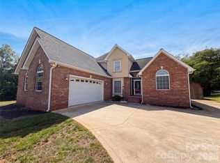 106 Woodfield Ln, Cherryville, NC 28021