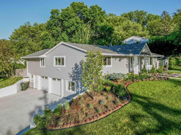 4870 Skyline Dr, Sioux City, IA 51104