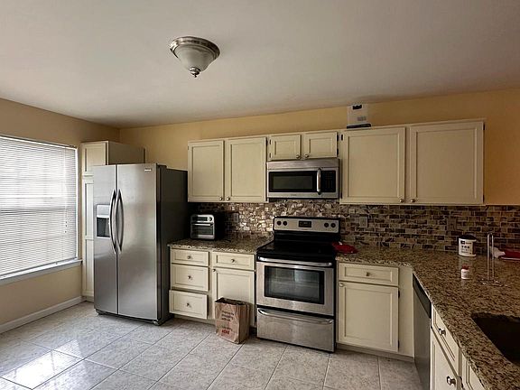3rd image of 120 Valerie Ln