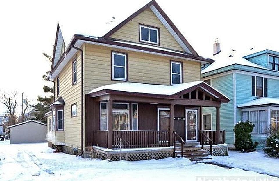 A glimpse of the house in winter (pre-fence).