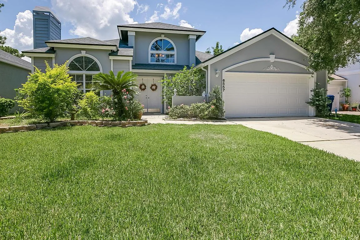 3 bed, 2.5 bath, 2300 sqft, $5,000 — Photo 1