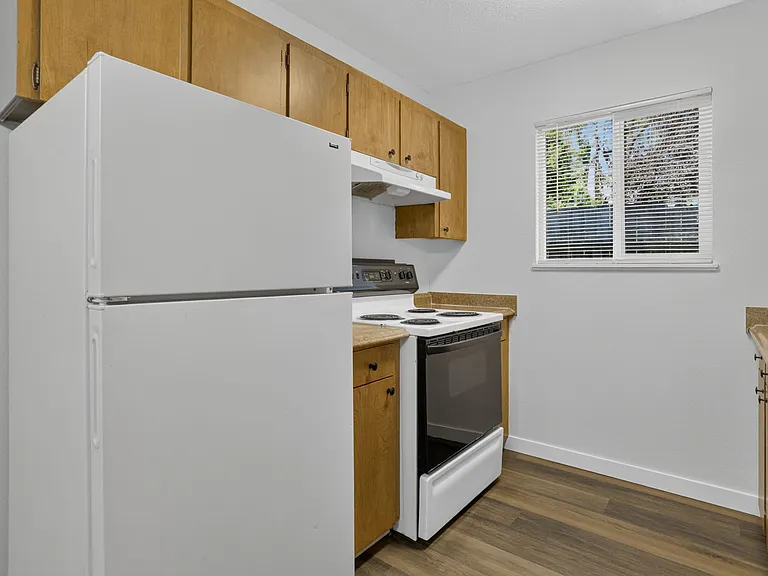 2523 NW Savier St — Photo 4