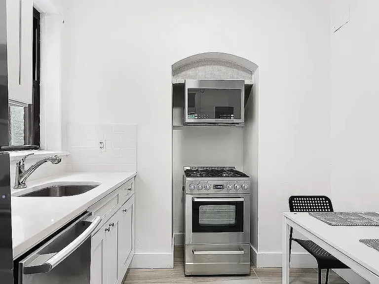 400 6th Ave #4A — Photo 2