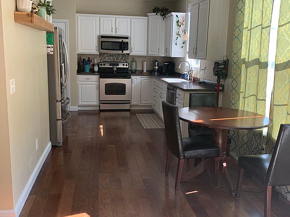 4th image of 4054 Farmington Dr