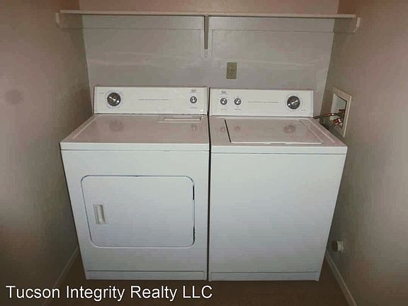 4th image of 1428 E Elm St #1
