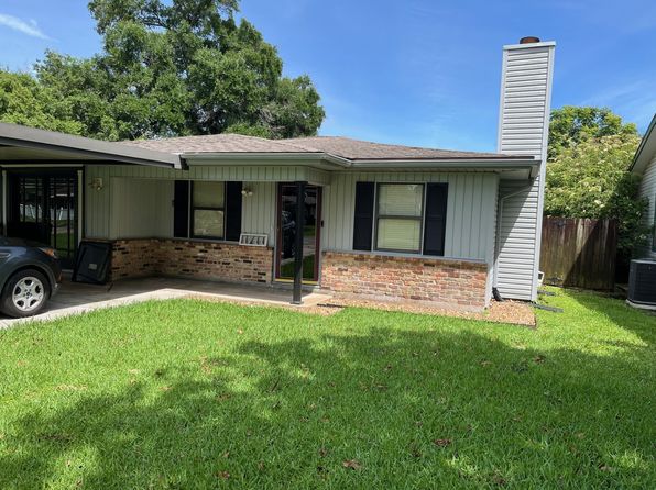 1711 Franklin Ave, Nederland, TX 77627 – 4-bedroom rental in Nederland