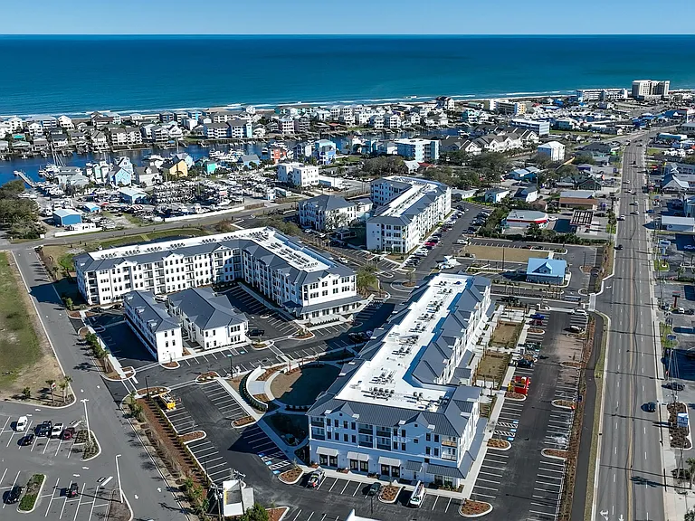 Proximity Carolina Beach — Photo 29