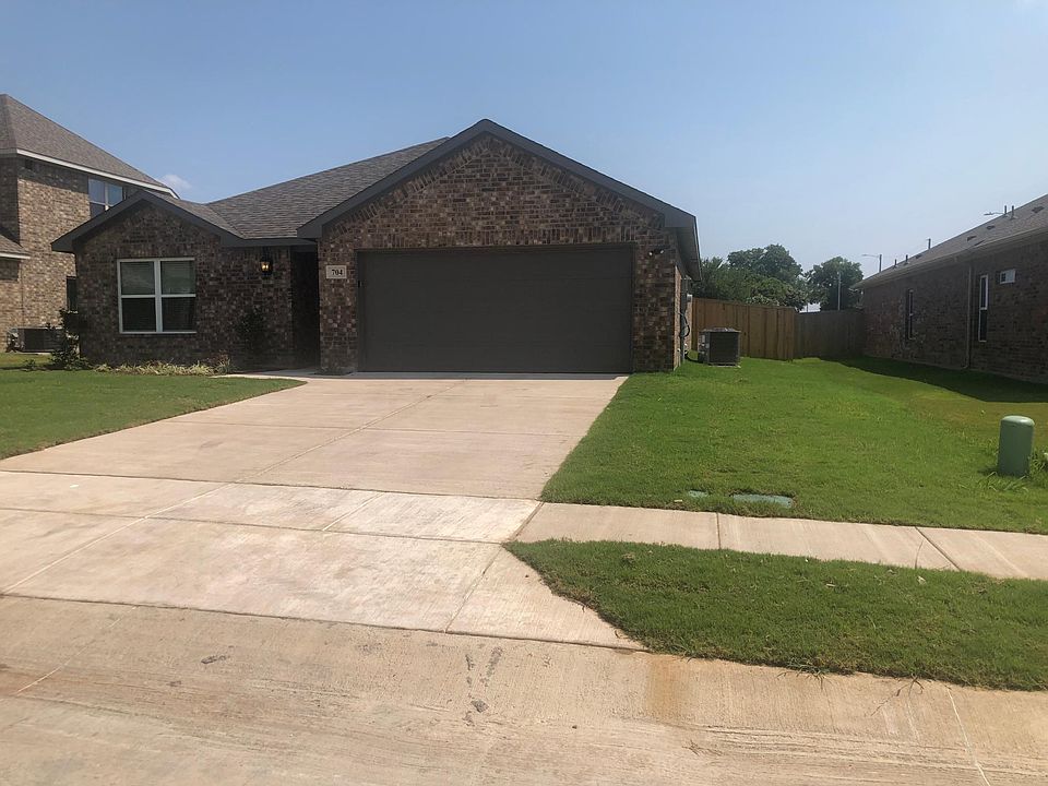 1st image of 704 Prairie Creek Dr