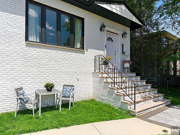 4th image of 171 Madison Street