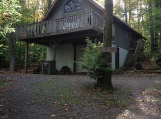 1104 Arrowhead Dr, Pocono Lake, PA