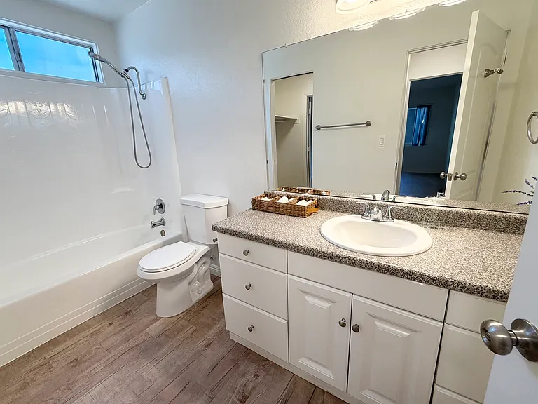 Pinewood Park Apartments — Photo 14
