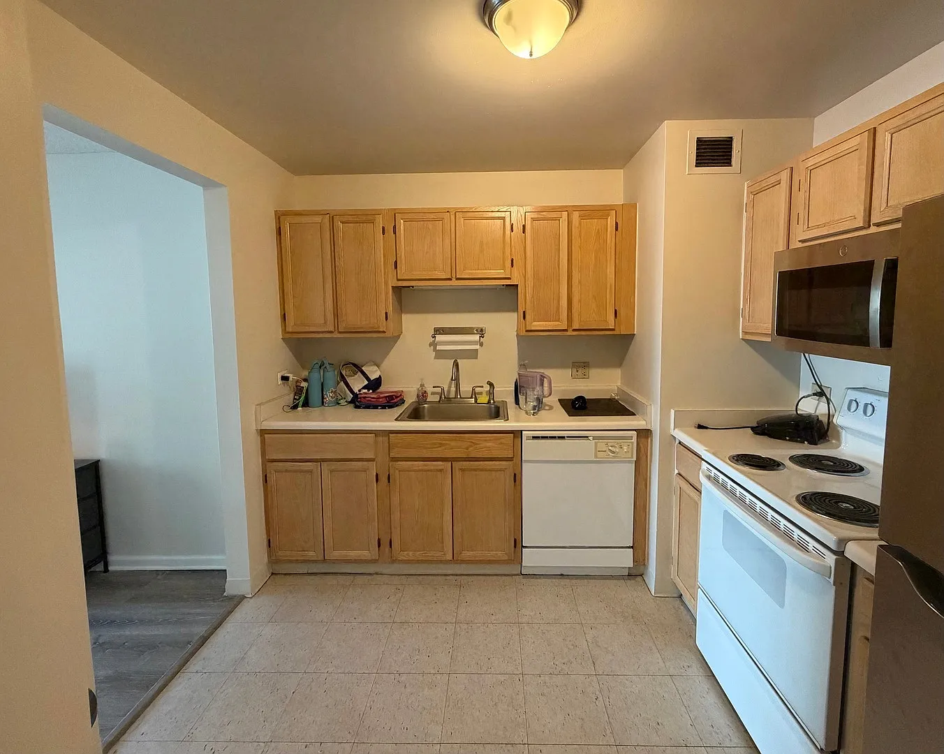 3 bed, $3,753 — Photo 2