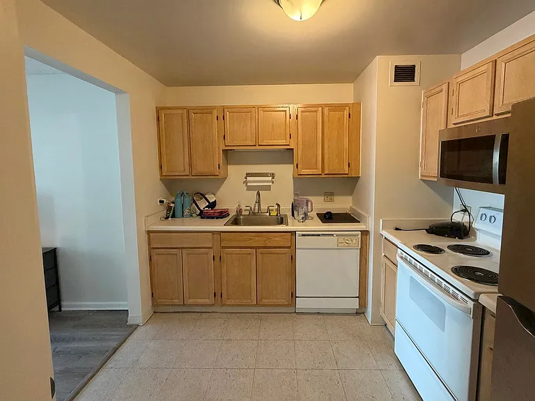 402 Harper Ave — Photo 2