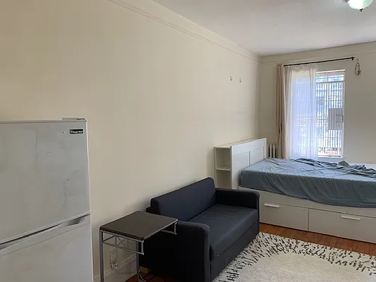 Rented by Salon Realty Corp | media 18