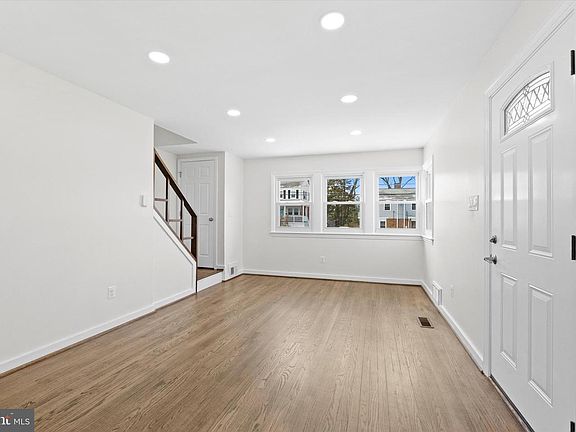 4th image of 6913 Westhampton Dr