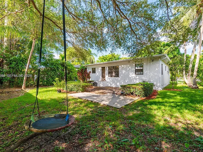 5490 SW 57th Ave — Photo 12