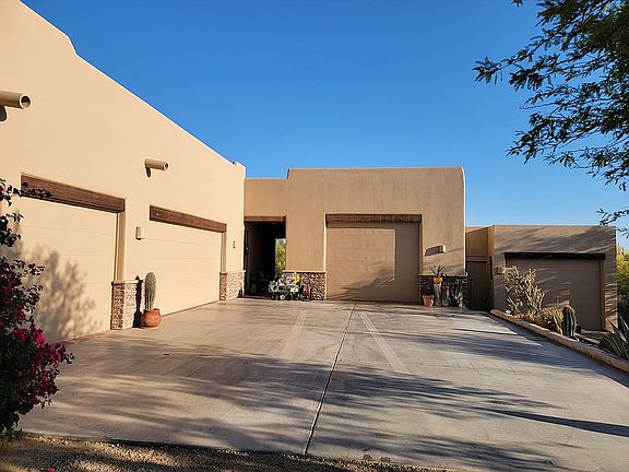 6-car garage incl. RV garage