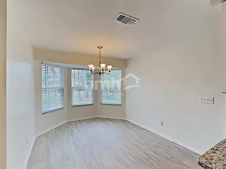 1694 Ashwood Cir — Photo 7