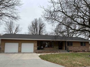 128 Meadow Ln, Hesston, KS 67062