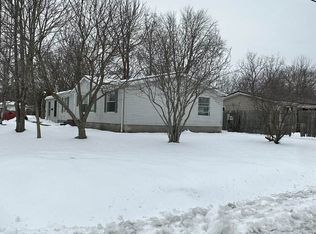 921 N 3rd St, Austin, IN 47102