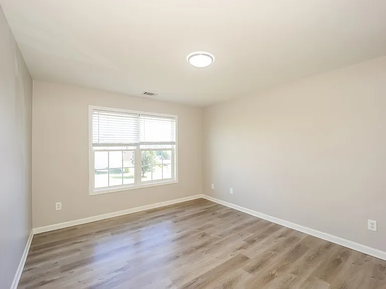 323 Oakhaven Way — Photo 4
