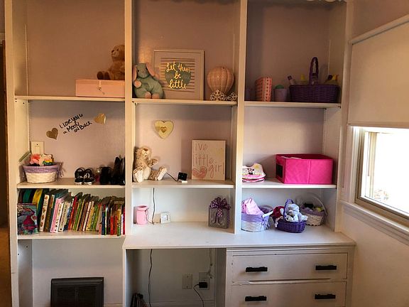 Bedroom 1, built in bookshelf