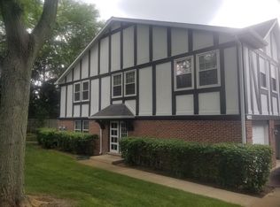 148 W Golf Rd APT B, Libertyville, IL 60048