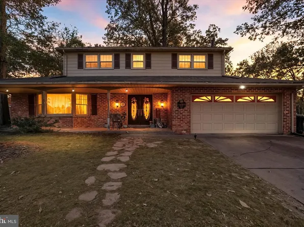 4061 Robinhood Dr, York, PA 17408