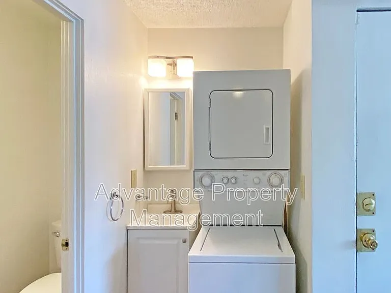 975 NW Garfield Ave #6 — Photo 16