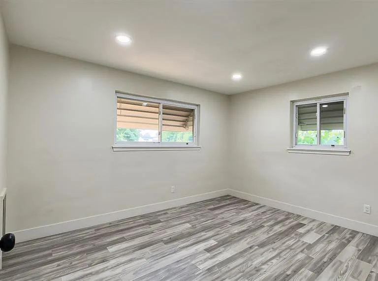 38803 Ecorse Rd — Photo 14