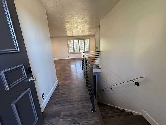 4th image of 286 Paulette Way