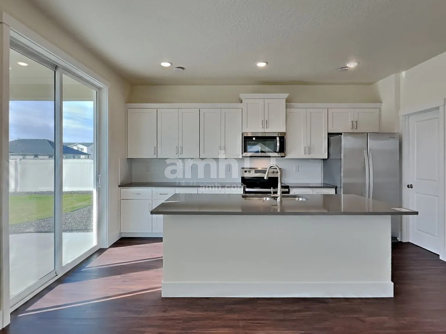 5 bed, 3.0 bath, 2513 sqft, $2,965 — Photo 4