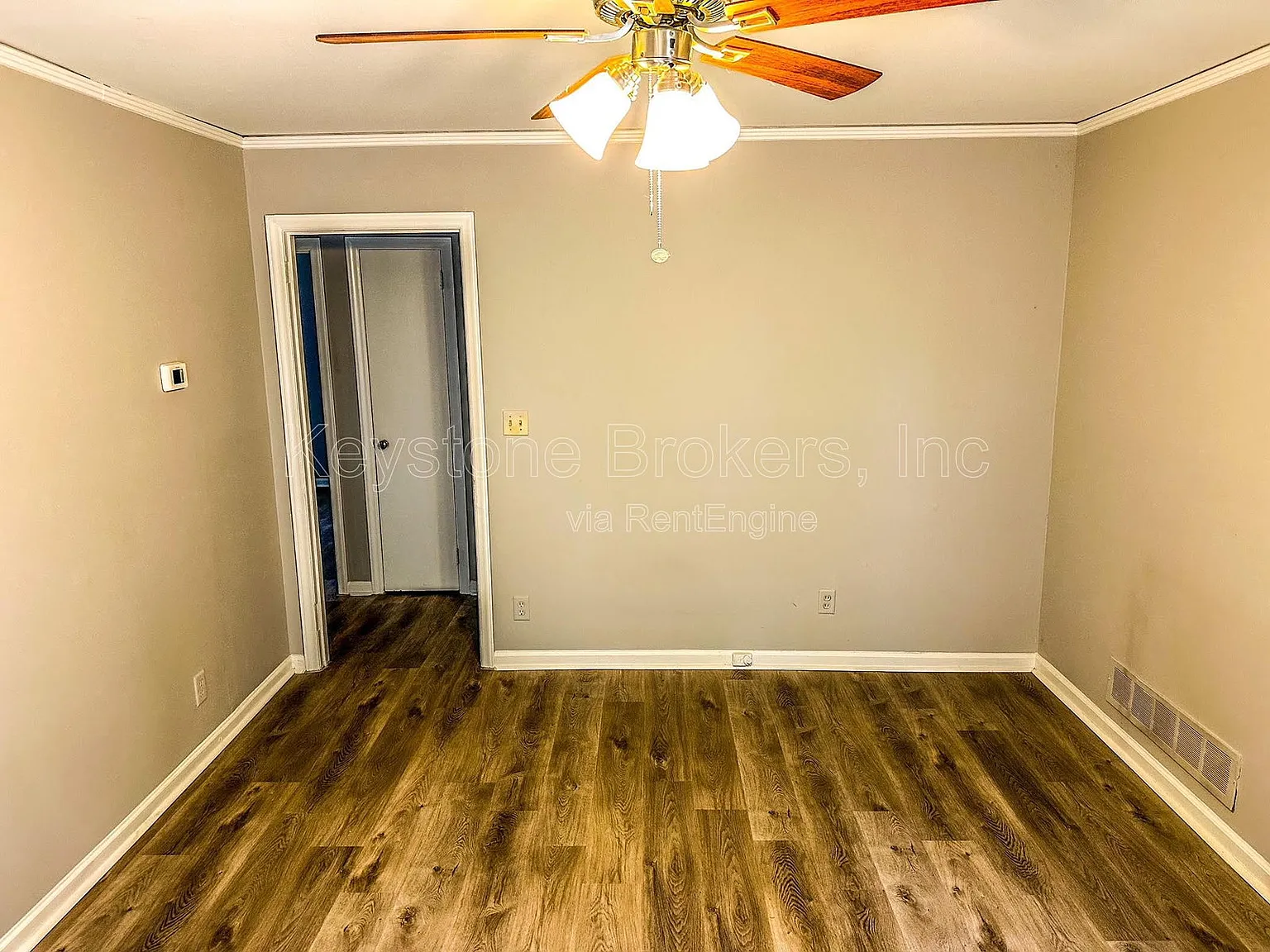 3 bed, 2.5 bath, $1,250 — Photo 2